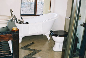 Queen Bathroom